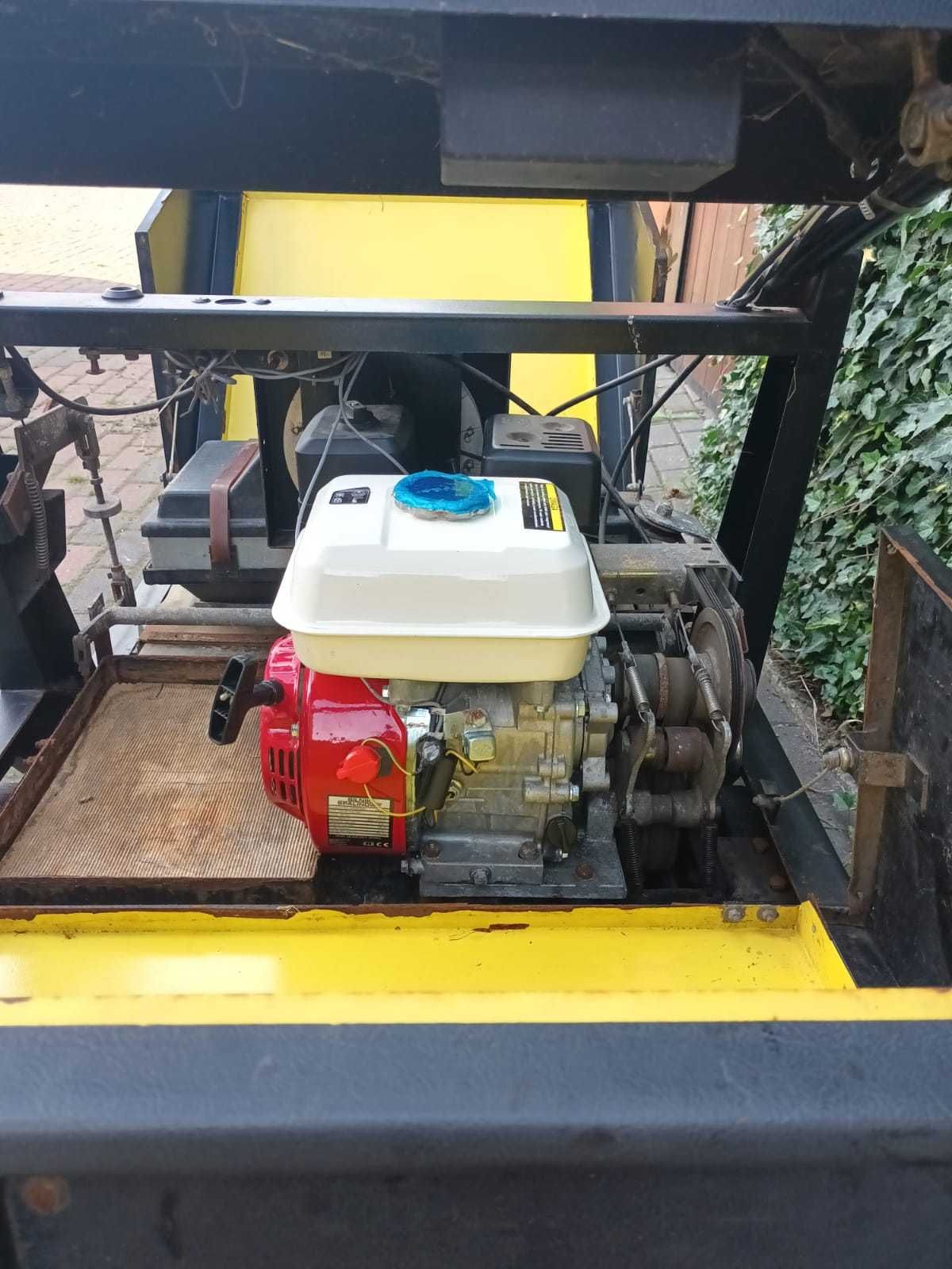 Zamiatarka spalinowa Karcher KSM900