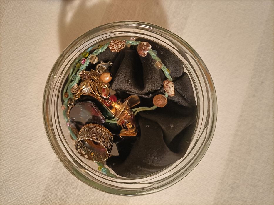 Pote de jóias misterioso