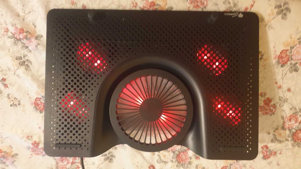 Podstawka chłodzącą laptopa
GENESIS OXID 550 - JAK NOWA 5 wentylatorów