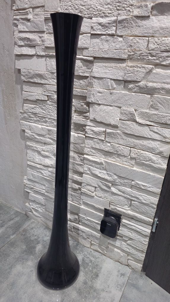 Wazon na kwiaty czarny
