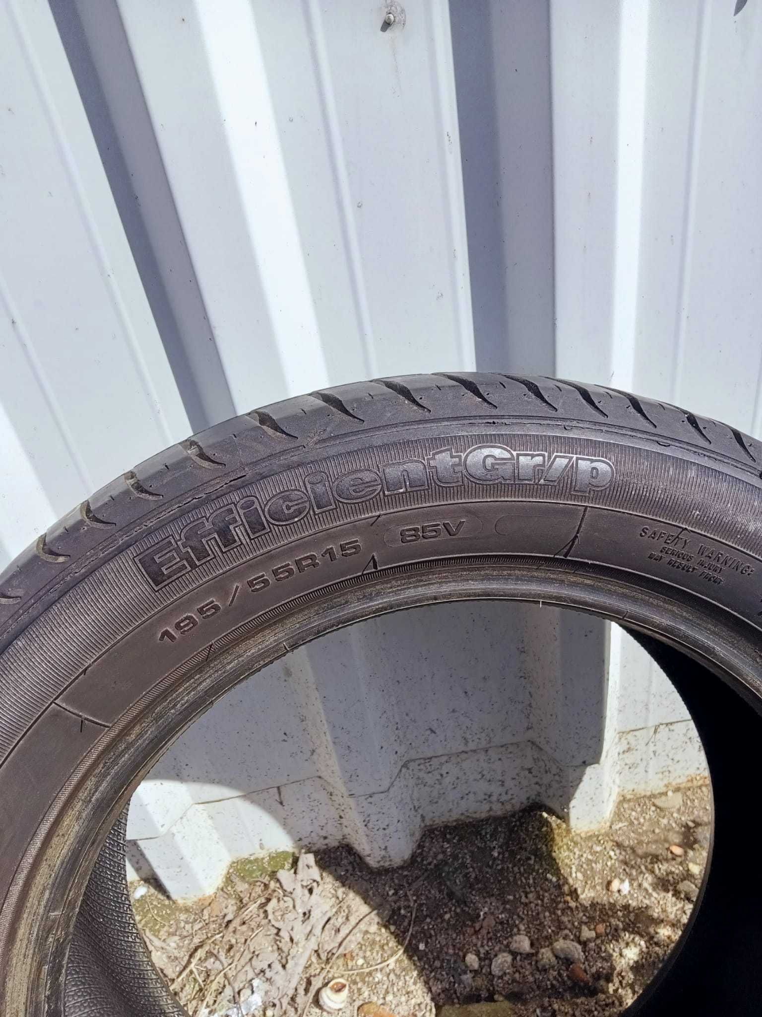 2 pneus quase a meio uso