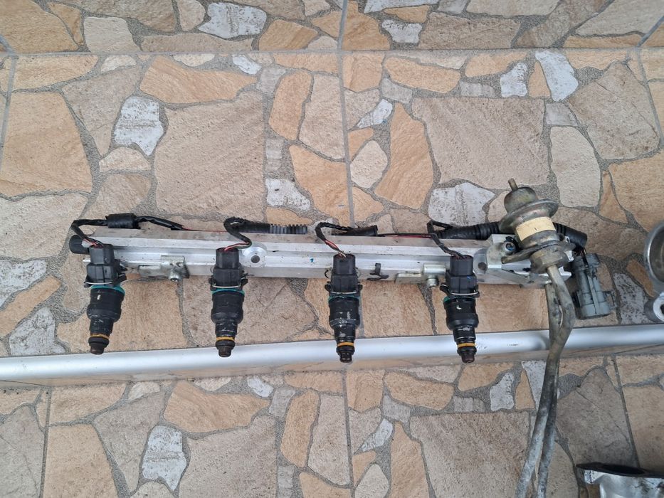 Рампа з форсунками ваз 2110 2111 2112 1.5 16кл.