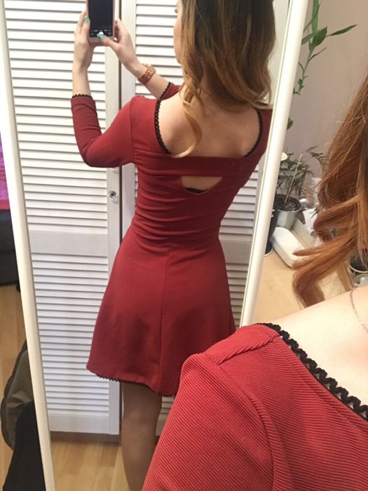 Sukienka rozkloszowana miedziana pull&bear xs 3/4 rękaw czarne wstawki
