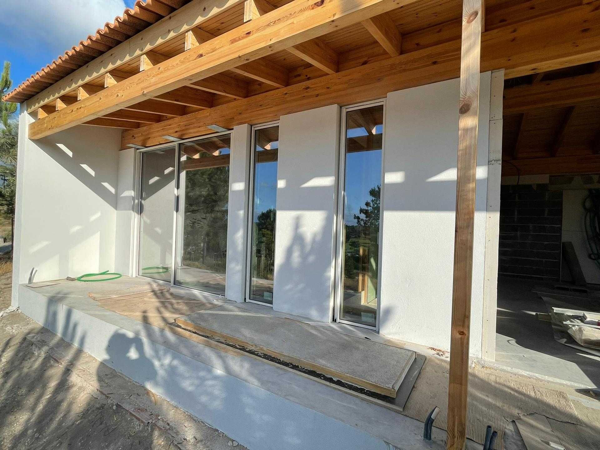 Caixilharia em Aluminio e PVC