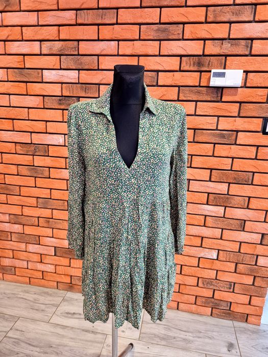 Sukienka w kwiatki zara