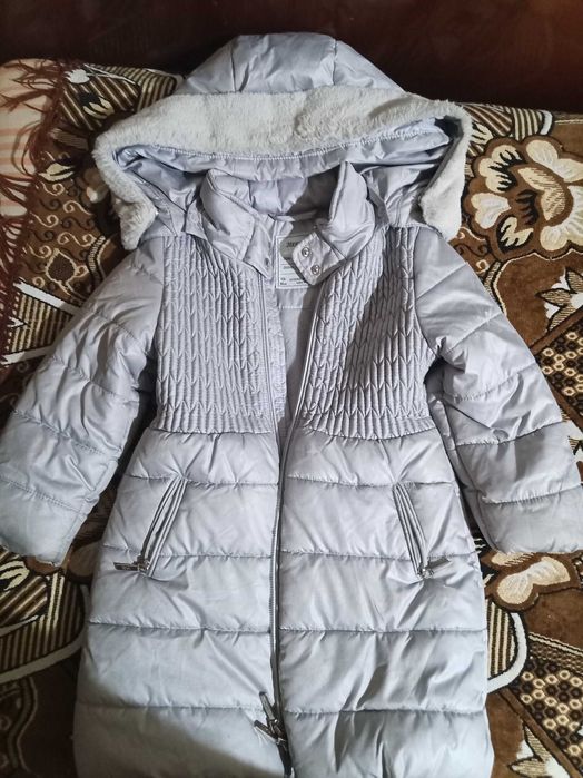 Зимове пальто на дівчинку.