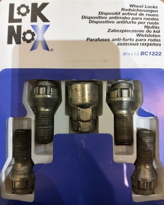 Śruby zabezpieczające do kół M14 x 1,5 o długości 28.5mm.