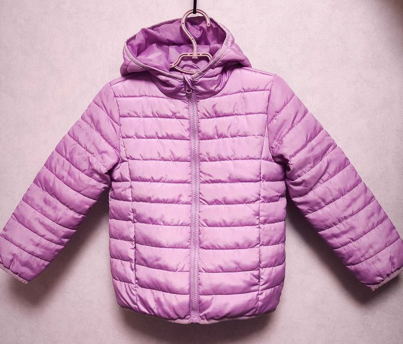 Яскрава демісезонна куртка для дівчинки