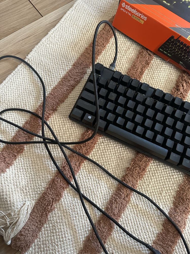 SteelSeries Apex 9 TKL – Klawiatura Gamingowa RGB