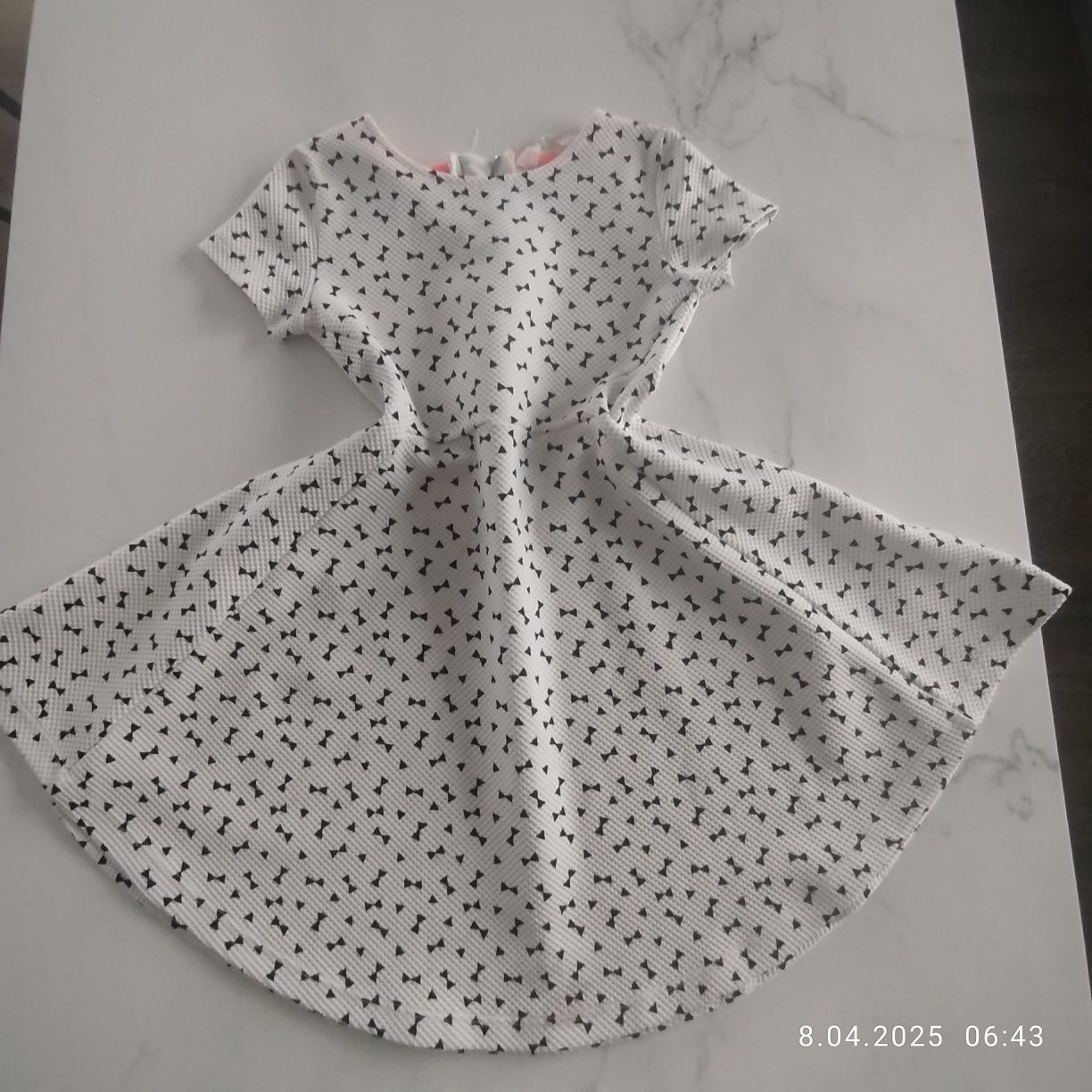 Wizytowa sukienka dla dziewczynki