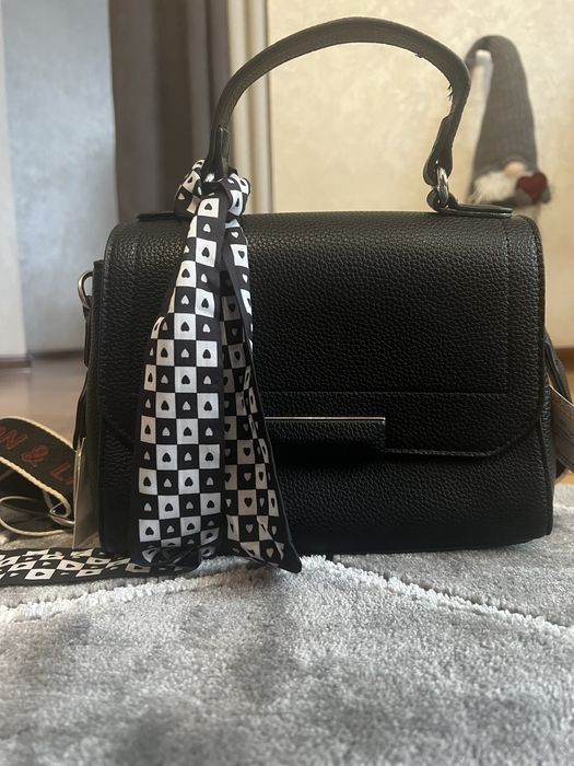 чорна сумка жіноча