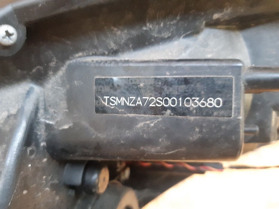Lampa/ reflektor przedni prawy Suzuki Swift Mk7
