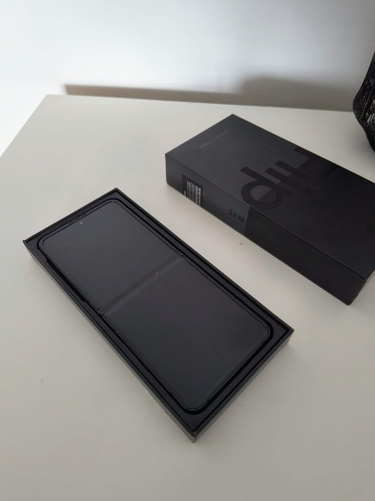 Samsung Galaxy Z Flip 4