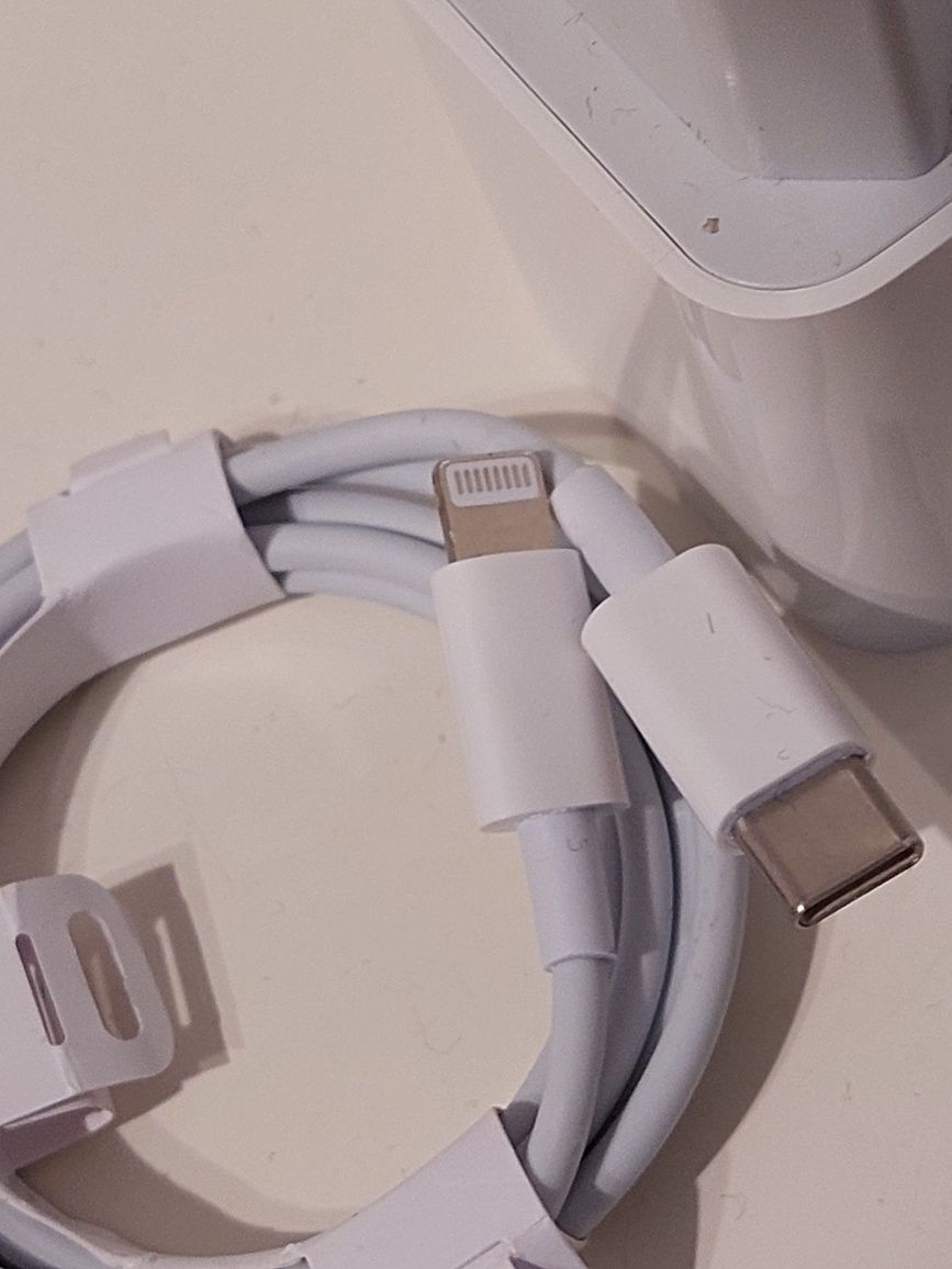 Ładowarka z kablem do iPhone 20W