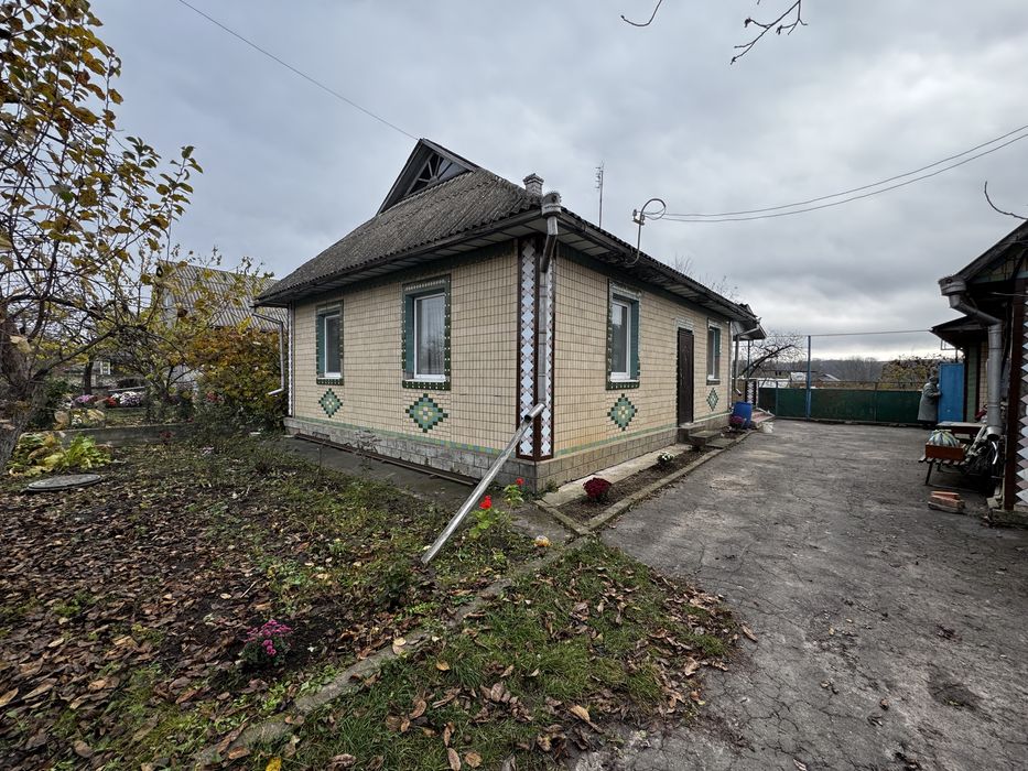 Продаж будинку Сутиски