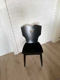 Krzesło Vox Spot czarne drewniane chłopiec