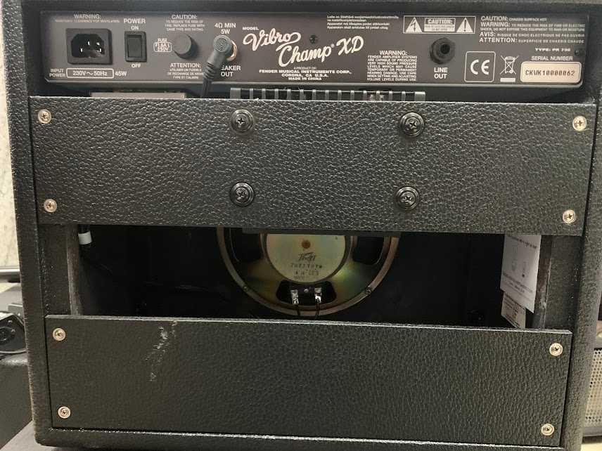 Продам ламповий комбік Fender VIBRO CHAMP XD. У відмінному стані.