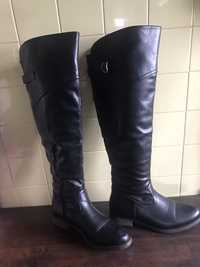 Botas pelo joelho