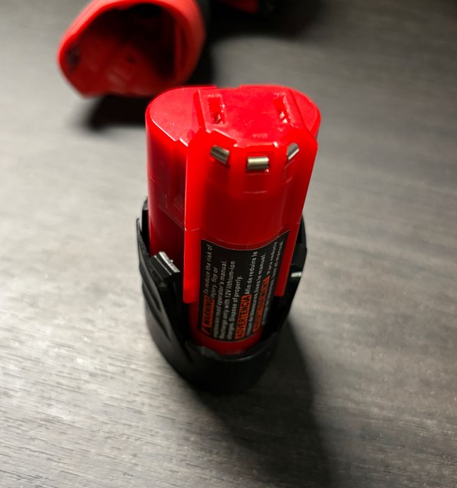 Продам акумулятор Milwaukee m12