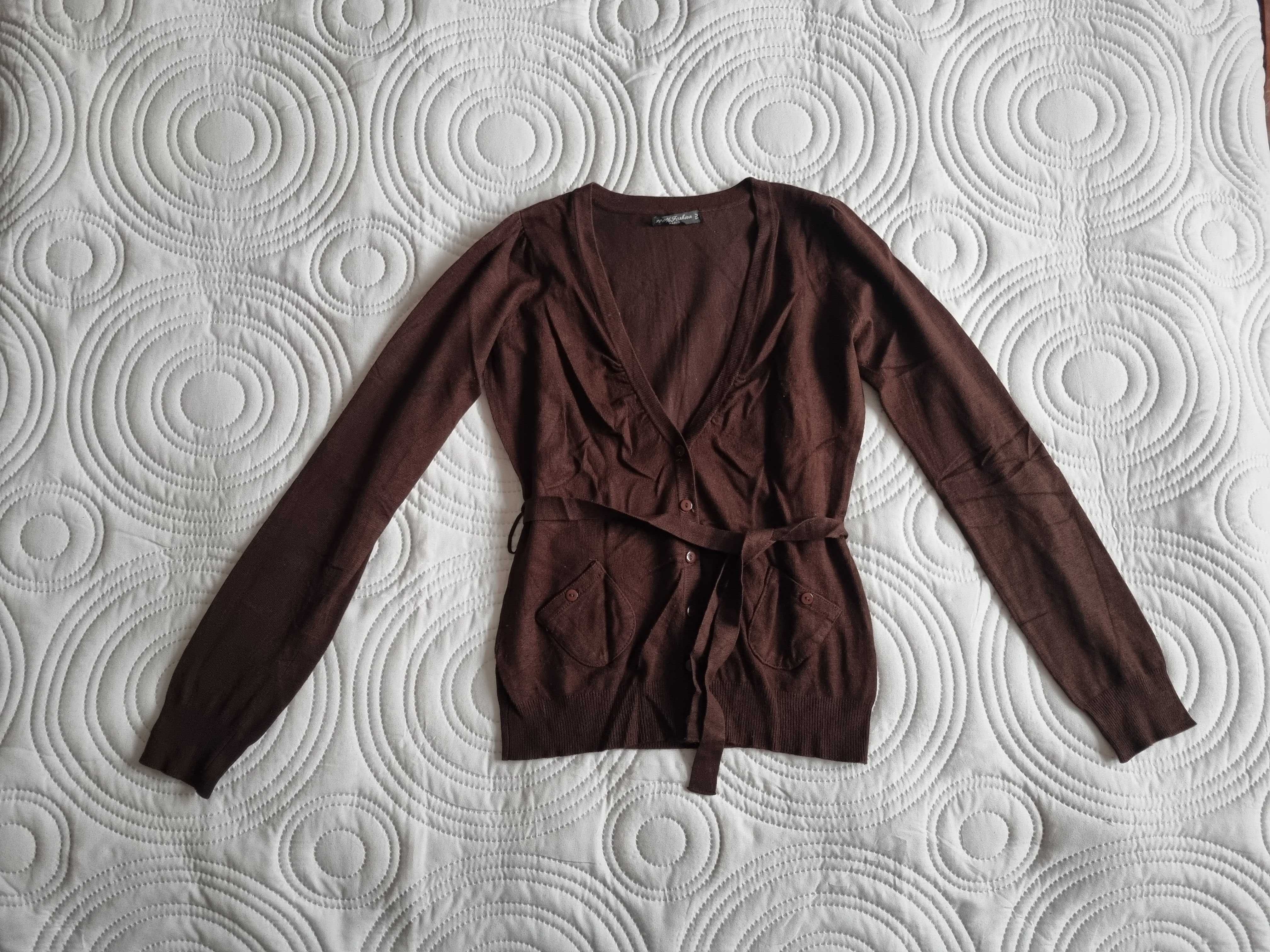 Brązowy sweter na guziki