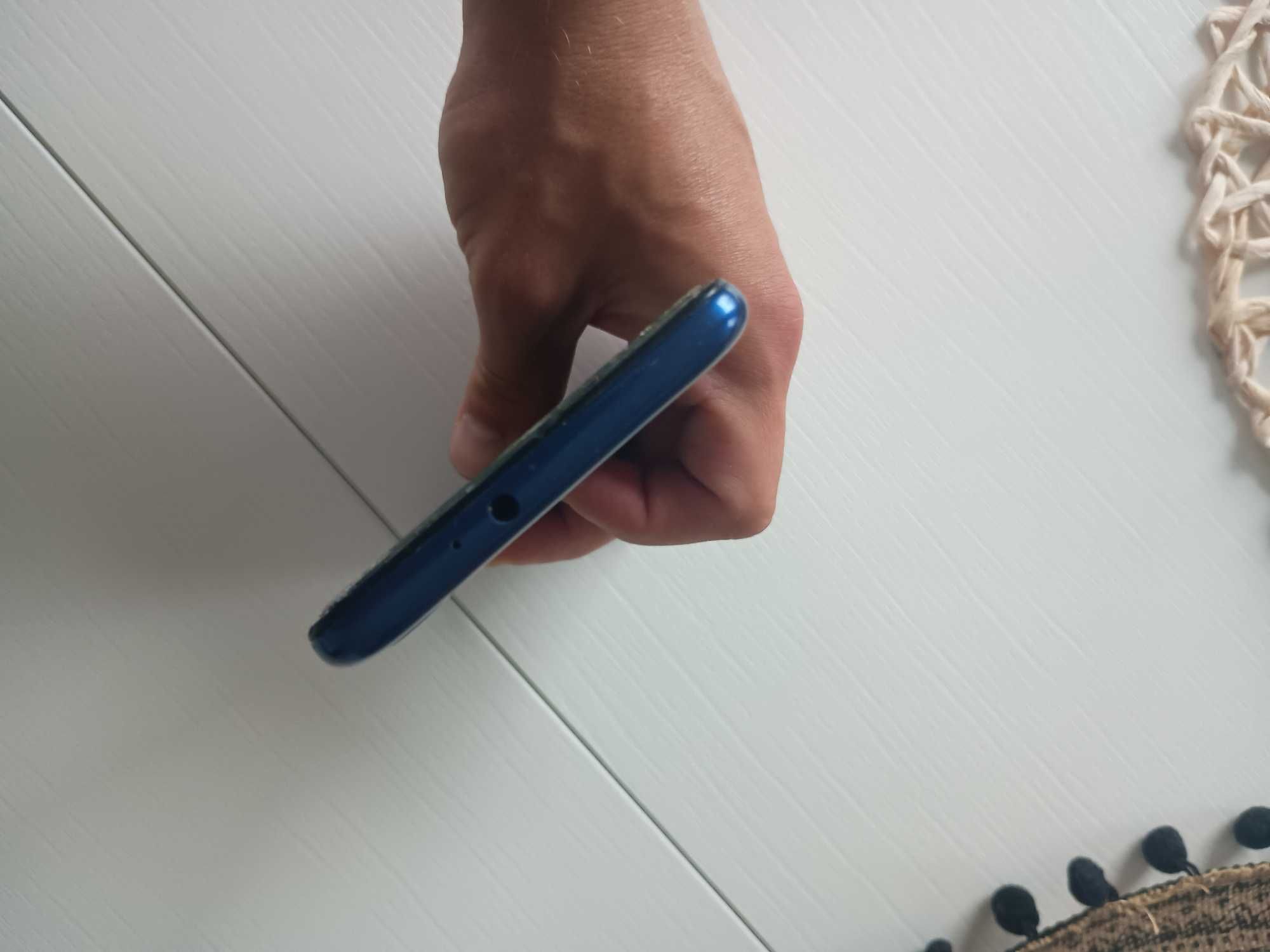 Motorola G8 XT2045-2 4/64GB Dual SIM Granat USZKODZONY EKRAN Czyżkówko