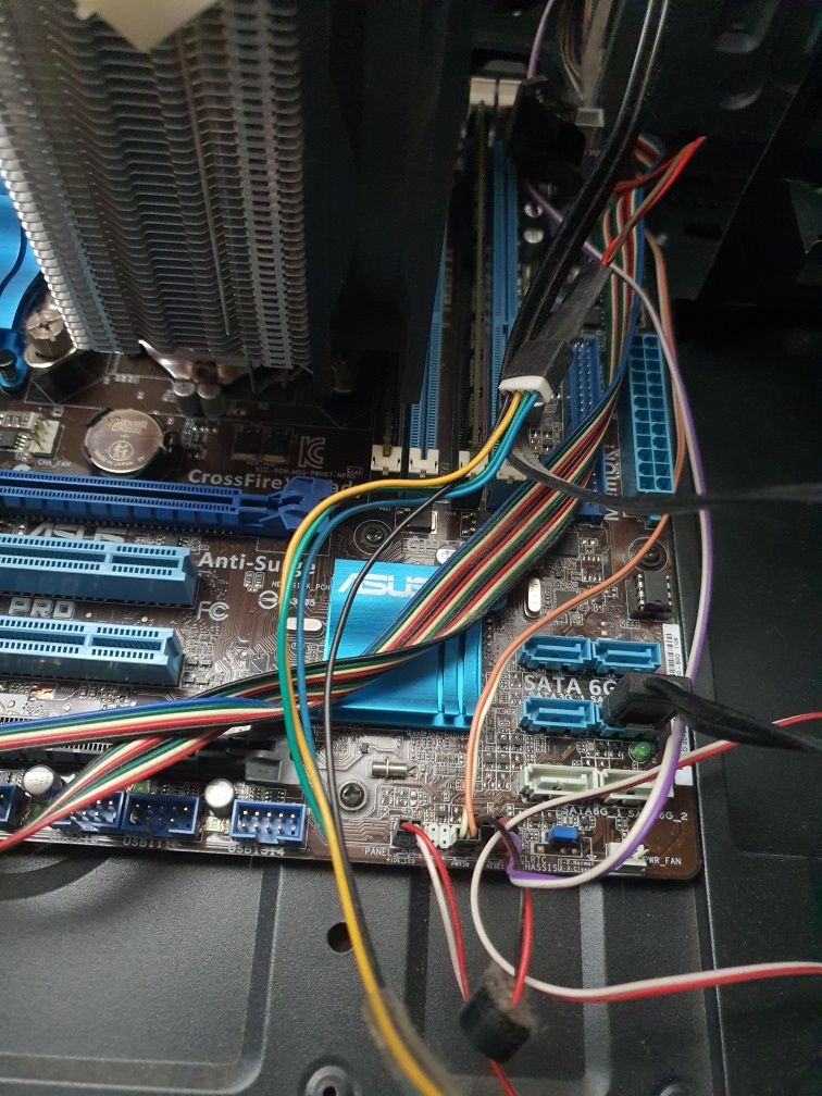Komputer stacjonarny i5 3570k  ASUS P8H67-M PRO    16 GB RAM