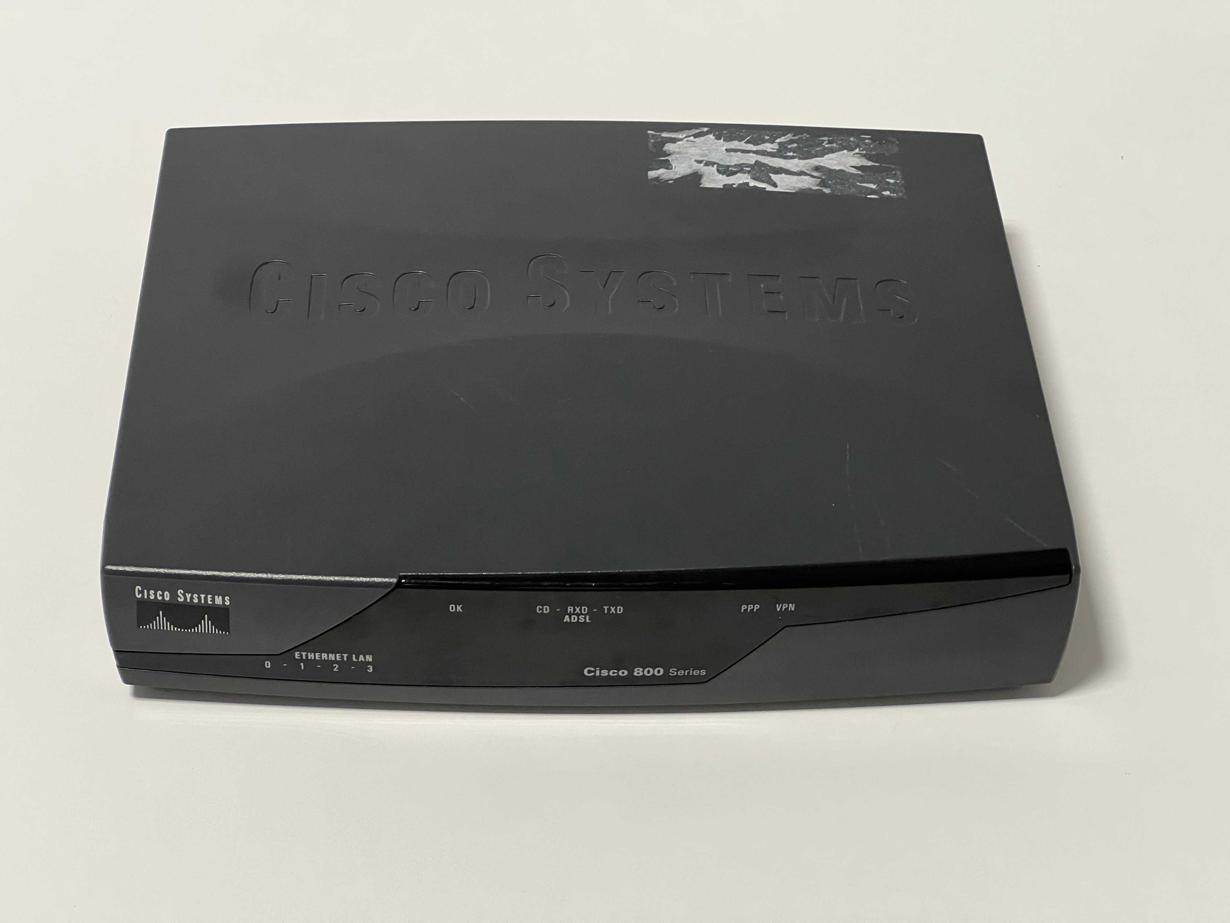 Router Cisco 877-M - Series 800 - Usado