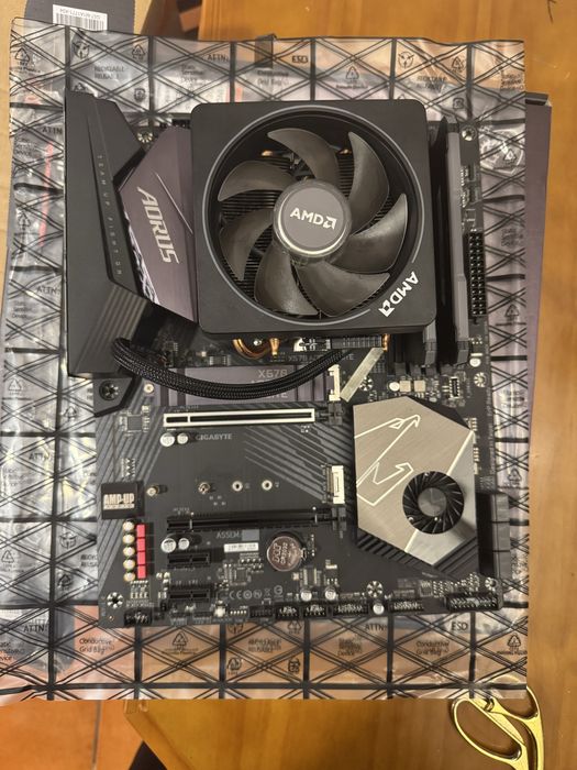 Upgrade PC - Ryzen 7 3700X + X570 AORUS ELITE + 32GB RAM RGB