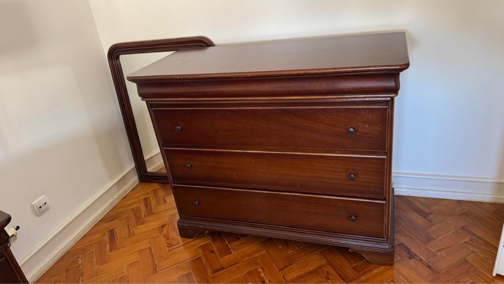 Comoda + 2 mesas cabeceira + Espelho