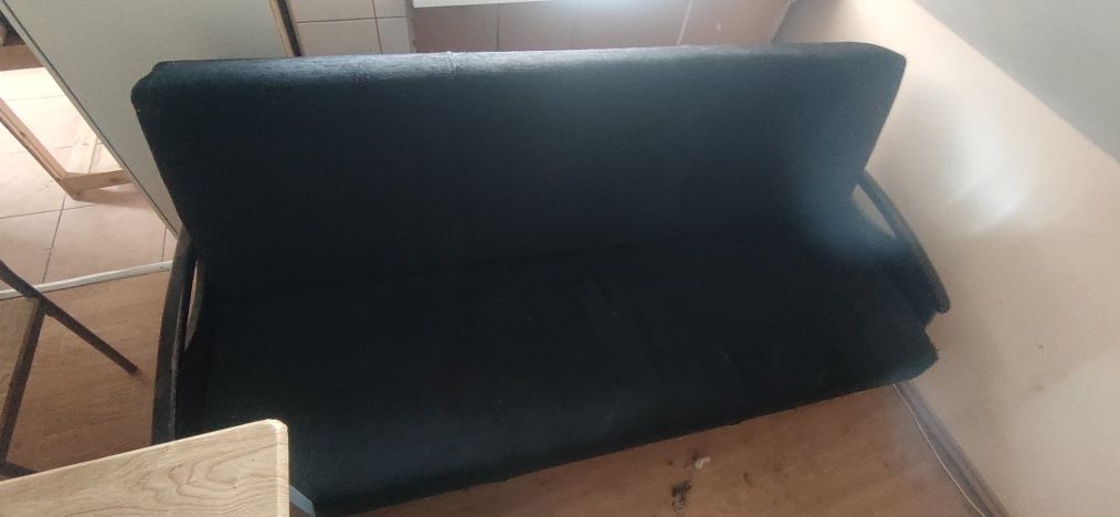 Czarna kanapa rozkładana