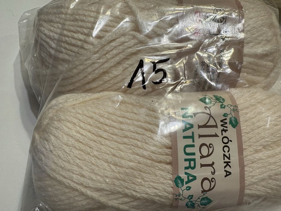 włóczka kremowa 2 sztuki