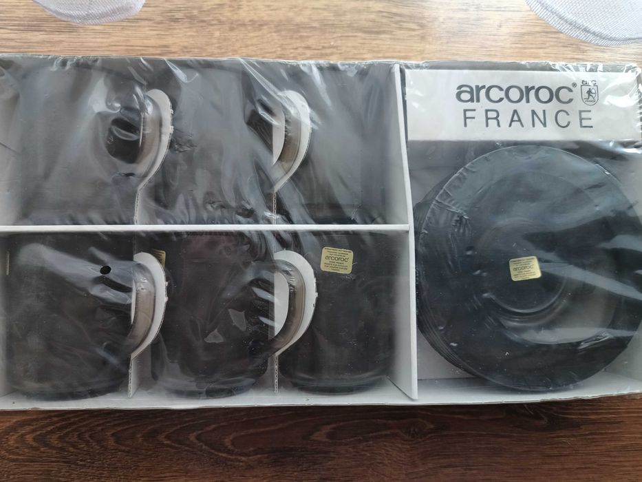 Zestaw szklanek i talerzyków arcoroc france