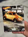 Hot Wheels Premium Volkswagen Classic Bug VW Garbus Cruise Boulevard