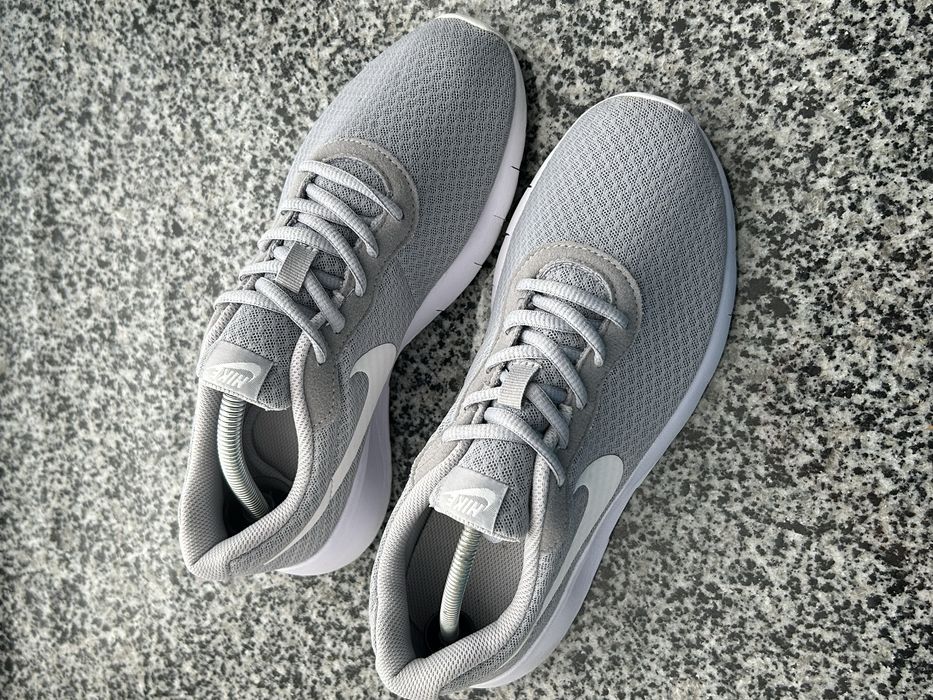 кросівки Nike Tanjun , розмір 38.5