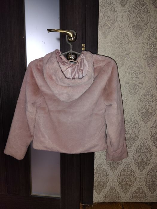 Легка шубка для дівчинки