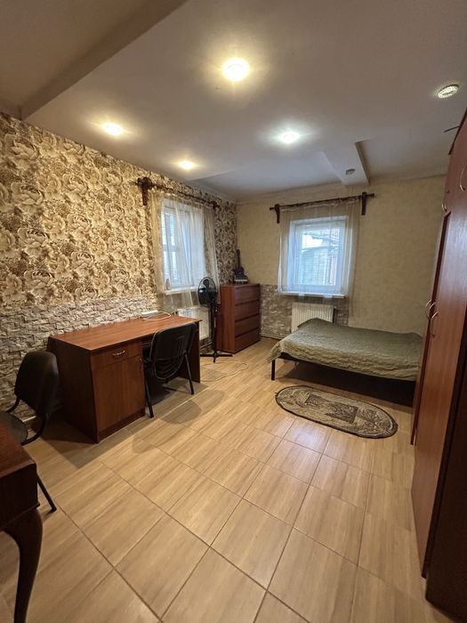 Продам будинок в центрі міста по сертифікату.