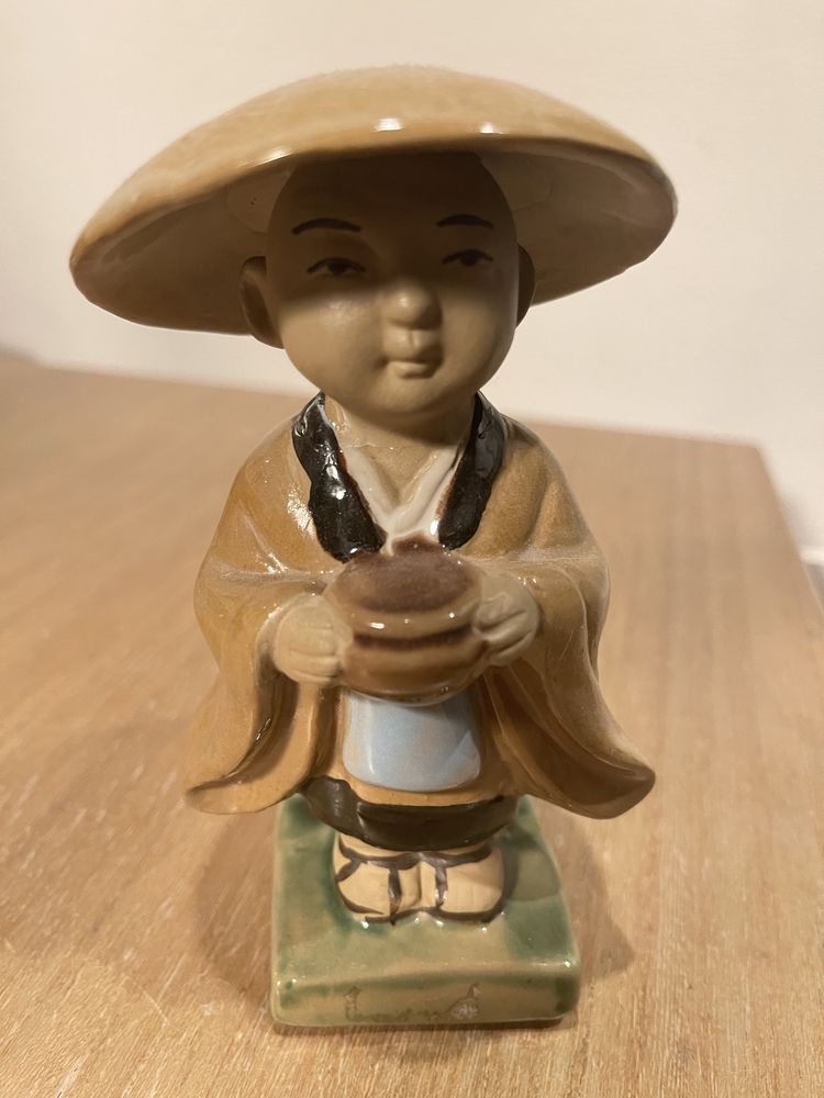 Figurka chińskiego mnicha