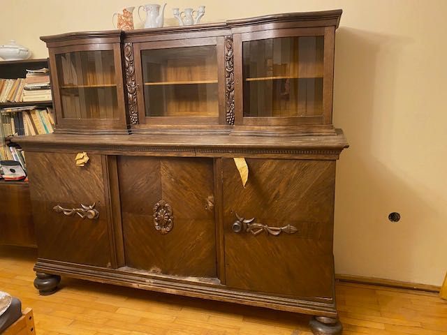 dębowy kredens - bufet w dobrym stanie