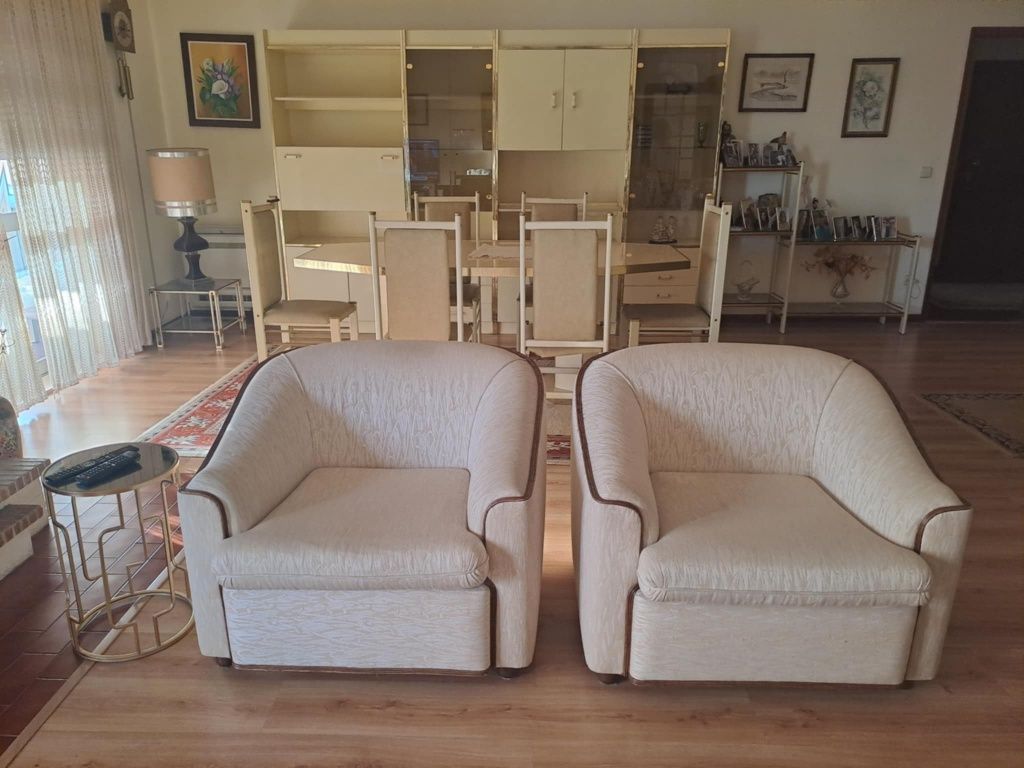 Sofá cama com duas poltronas individuais