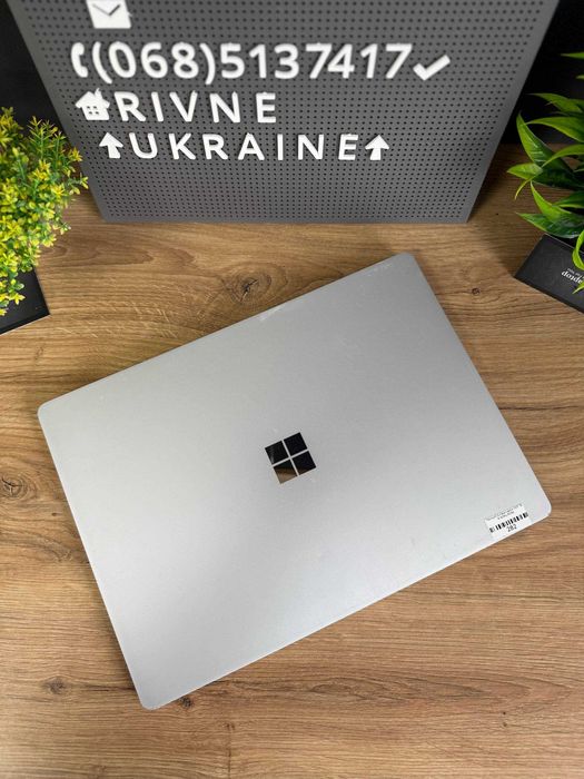 Microsoft Surface Laptop 2 13.5" 2k Сенсорний i5 8/256 GB SSD
