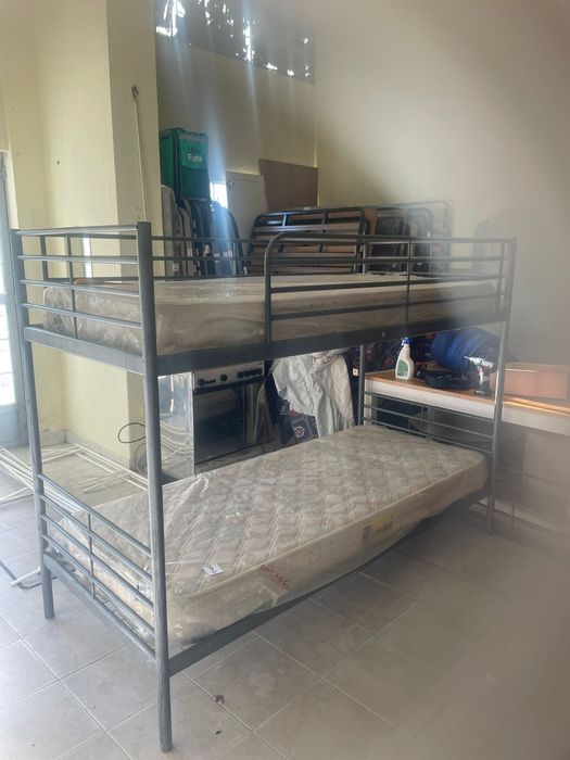 Vendo beliche com colchões