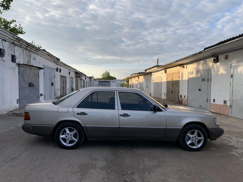 Срочно Продам Mercedes W124 в отличном состоянии