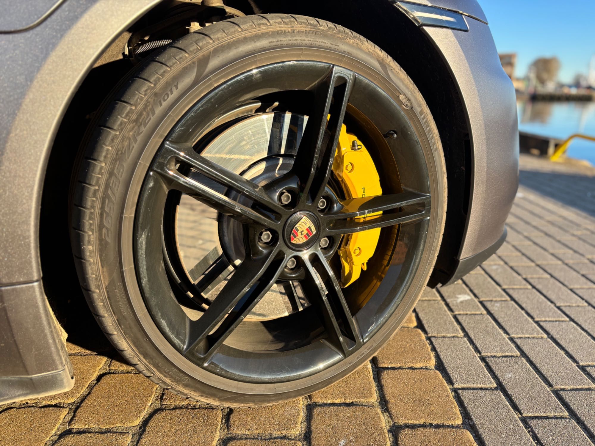 Porsche Taycan Folia Performance plus idealny stan