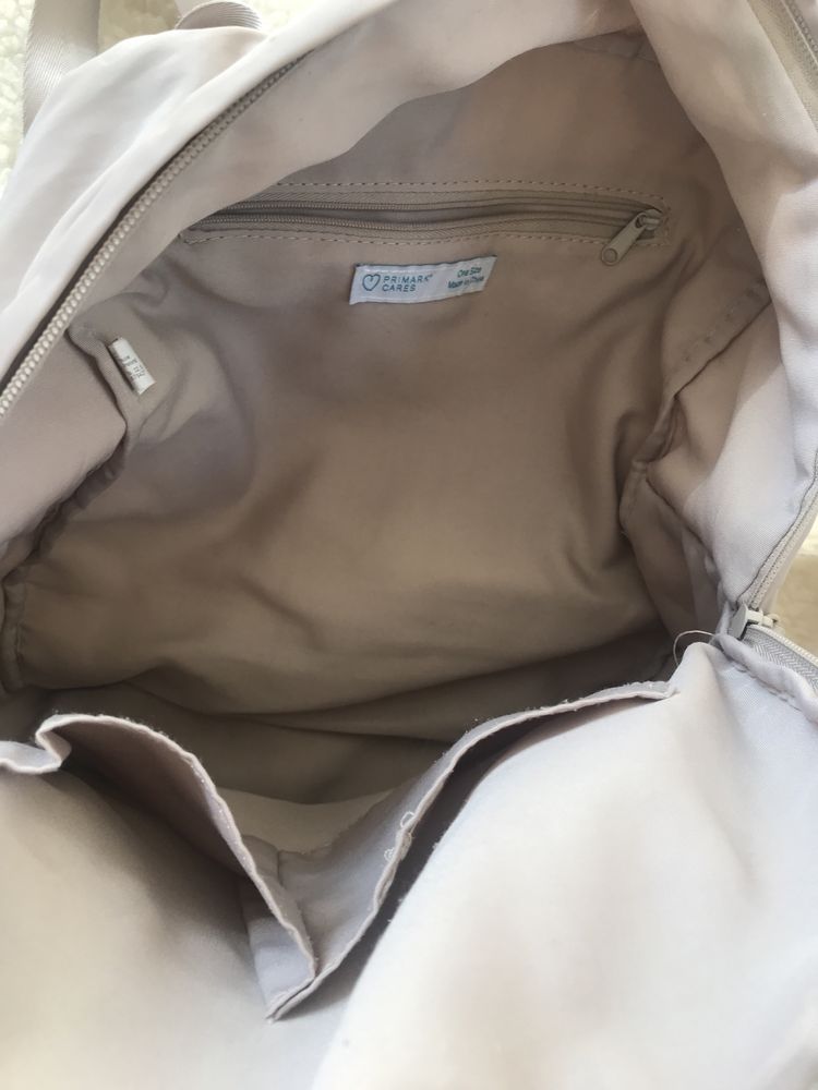 Beżowy, pudrowy sportowy plecak materiałowy Primark styl vintage