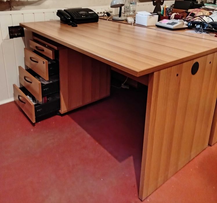 Італійські: стіл письмовий, шкаф для книг, папер Столик дизайнерський