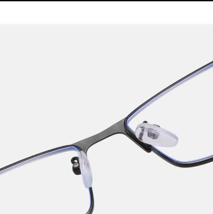 Окуляри для короткозорості чоловічі у титановій оправі.