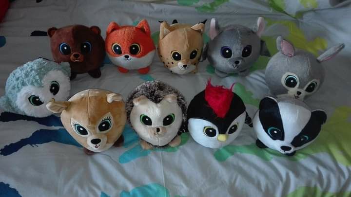 Varios peluches em bom estado