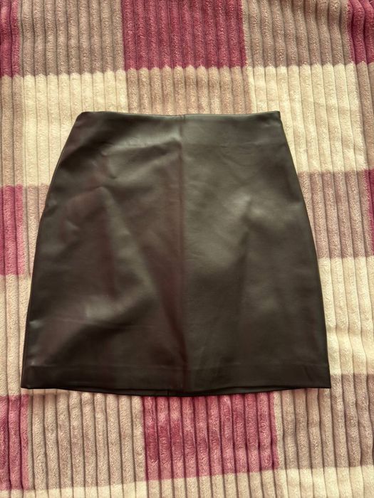 Стильна шкіряна спідниця