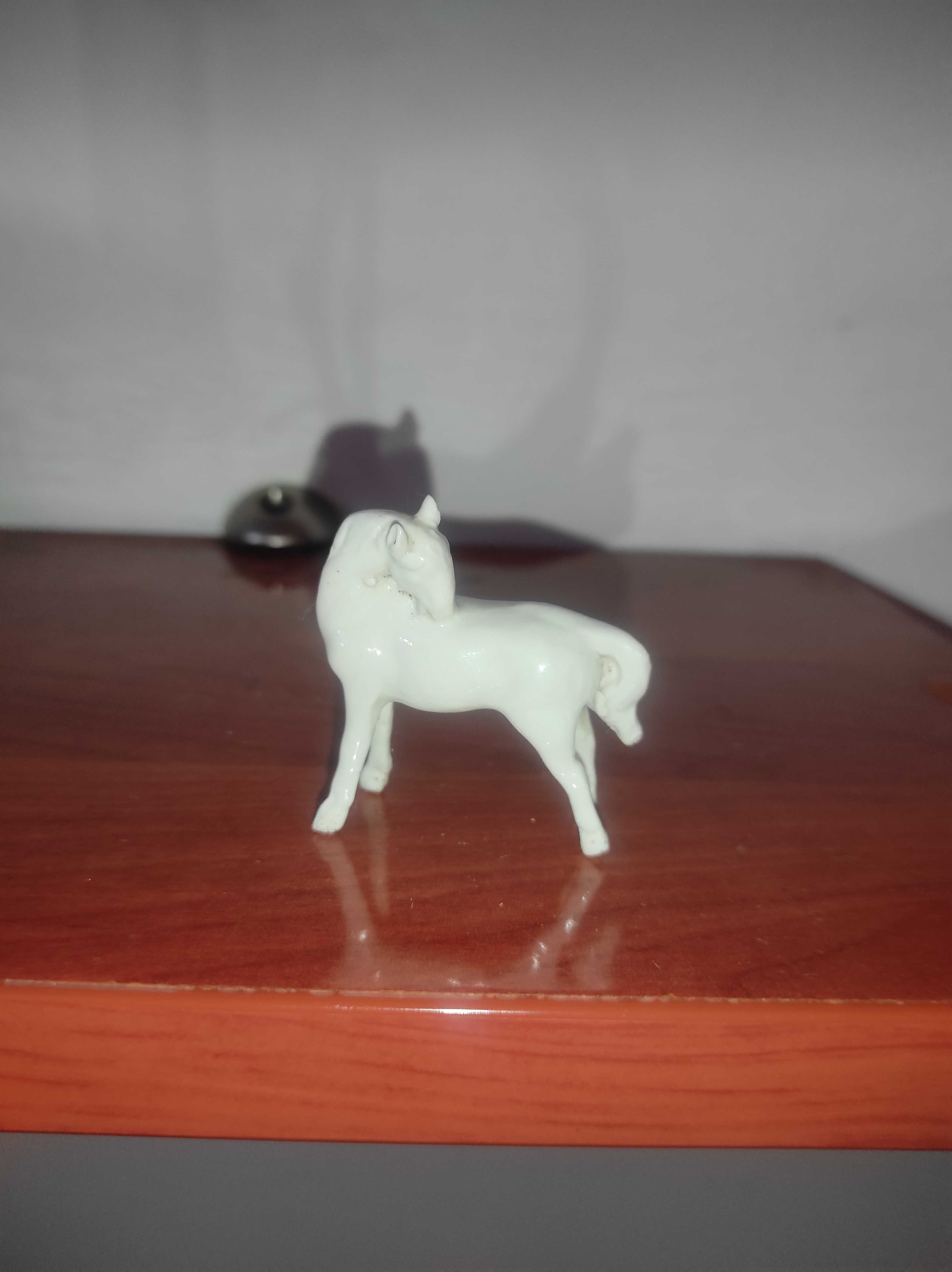 Cavalo em Porcelana Sem Marca