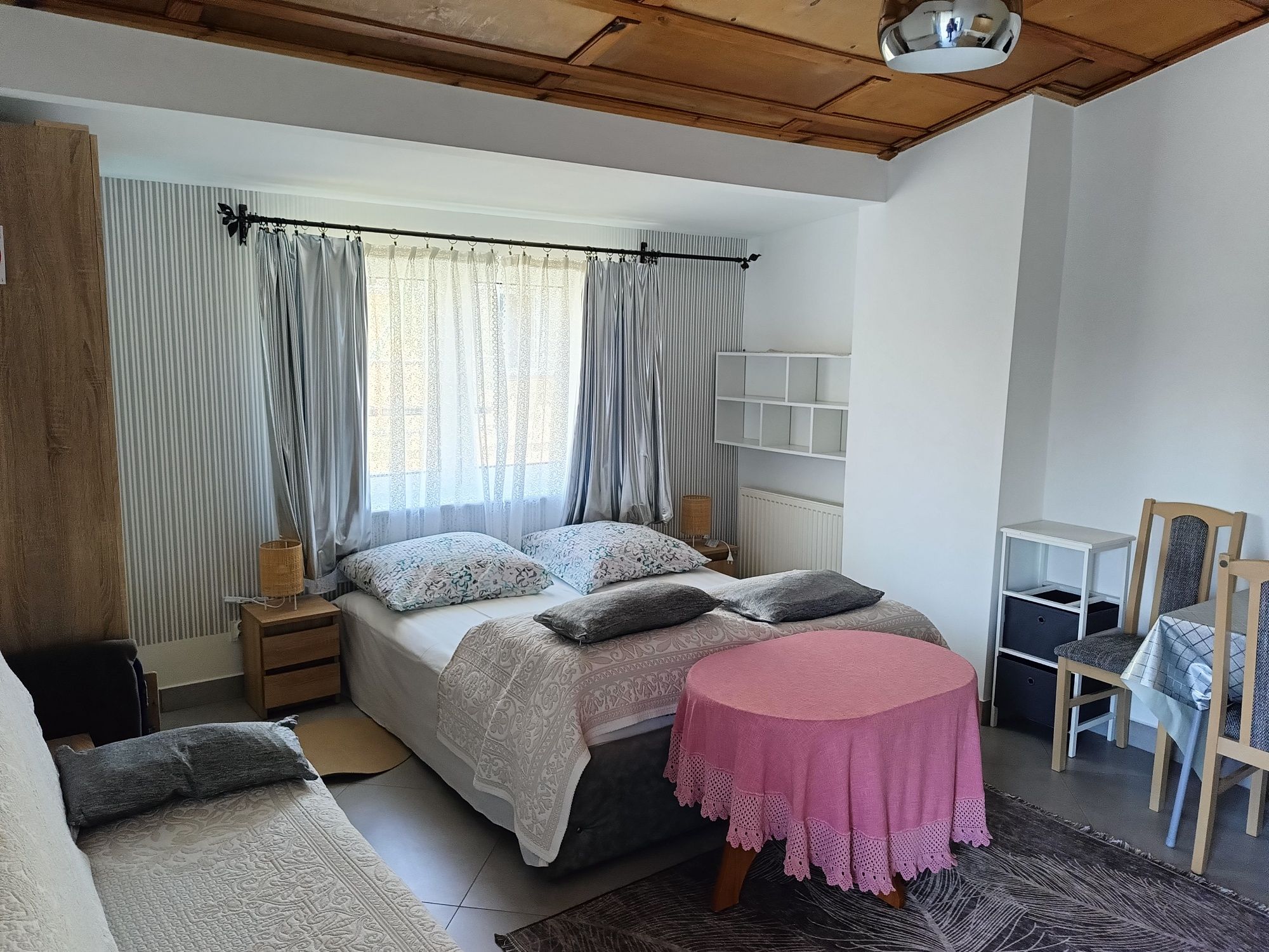 Pokoje z mini aneksami lub mieszkanie do wynajęcia w Dźwirzynie